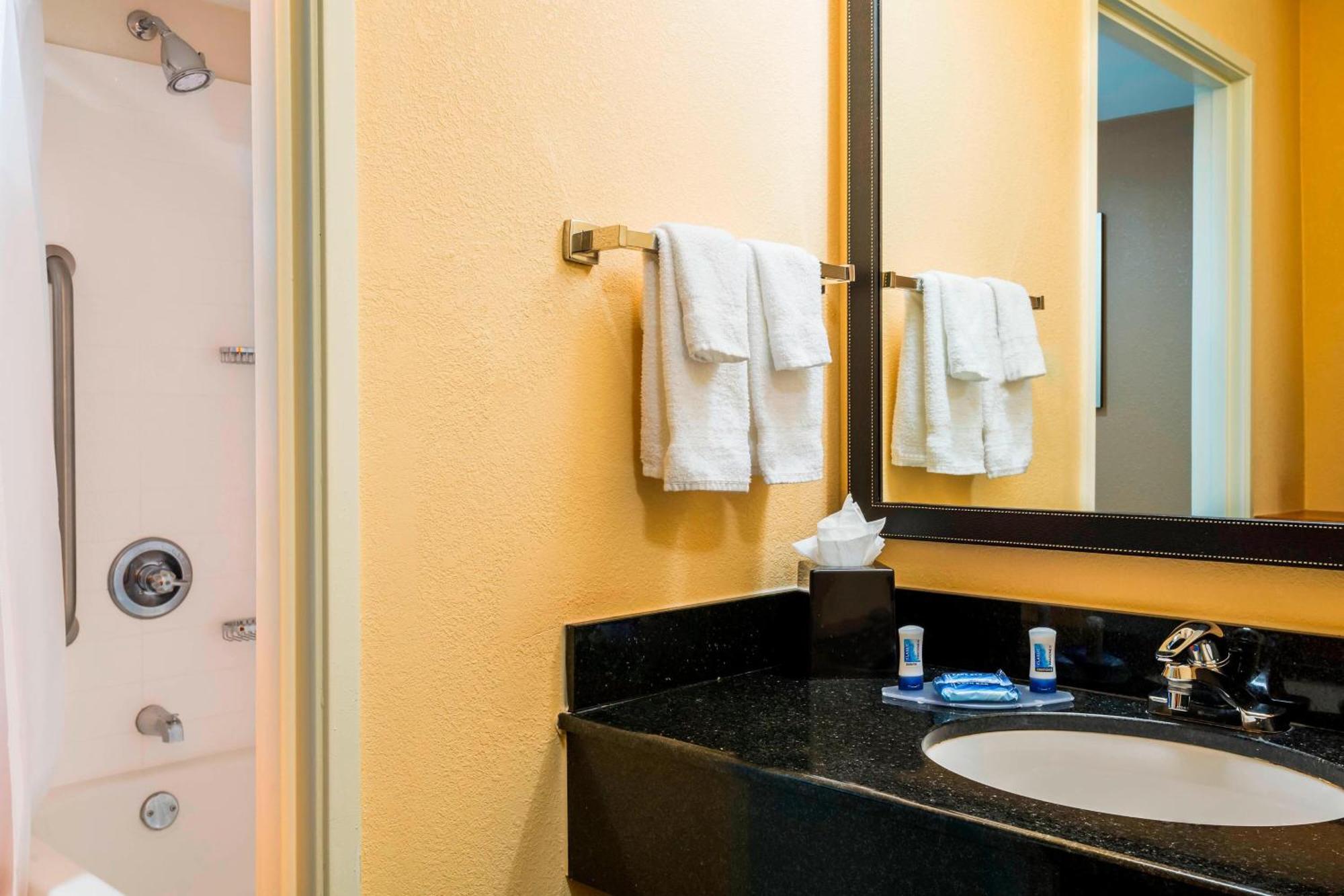 Fairfield Inn And Suites Mobile Bagian luar foto